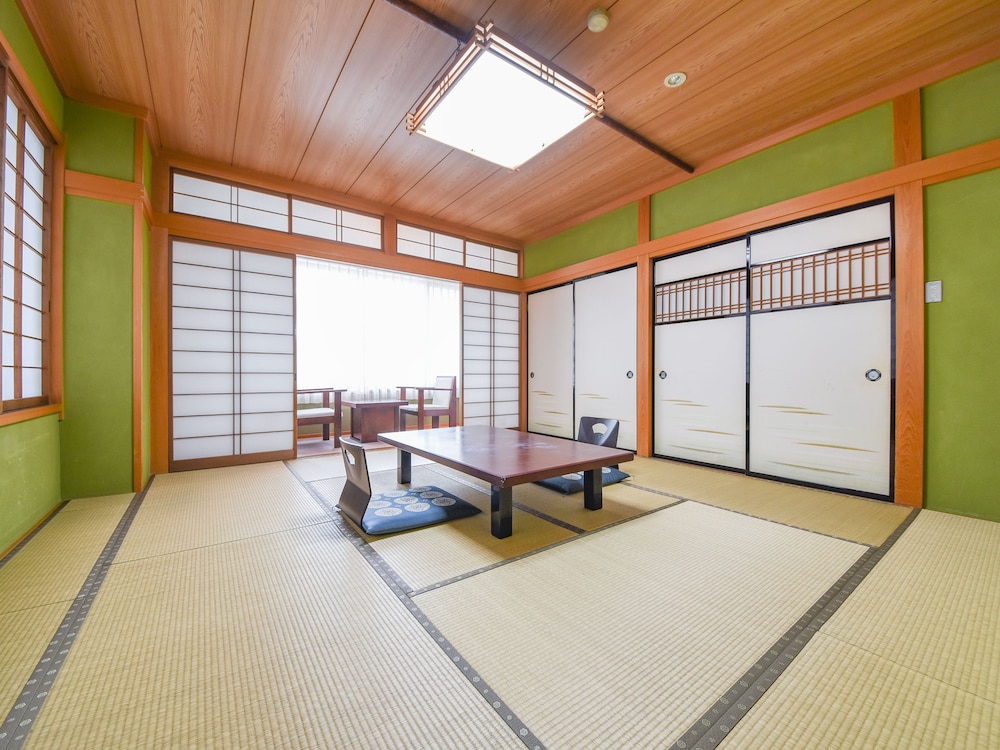 Japanese-Style Room (Family, 10 Tatami Mats, Shared Bath) photo 3