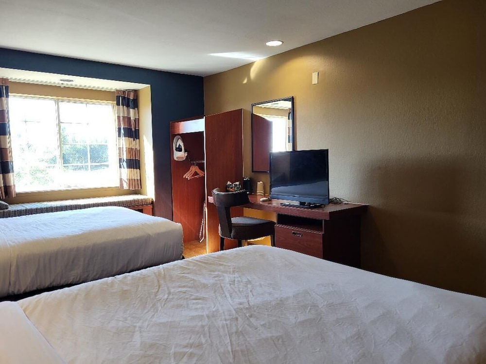 Room, 2 Queen Beds, Accessible, Non Smoking photo 3