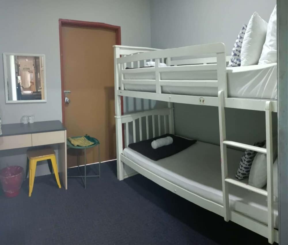 Deluxe Quadruple Room - Photo 16