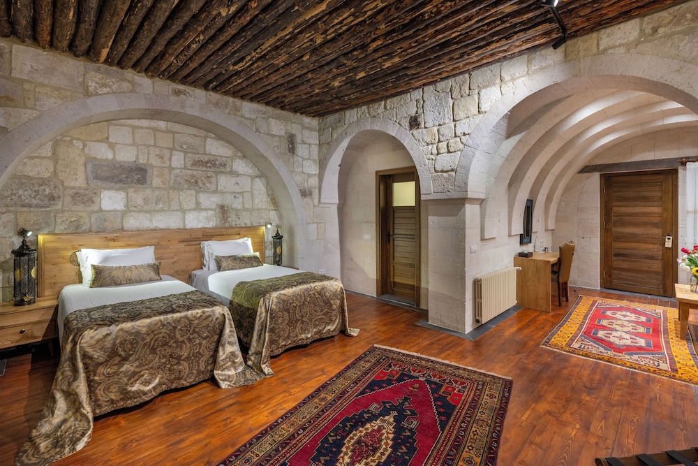 Deluxe Triple Room (Cave) - Photo 5
