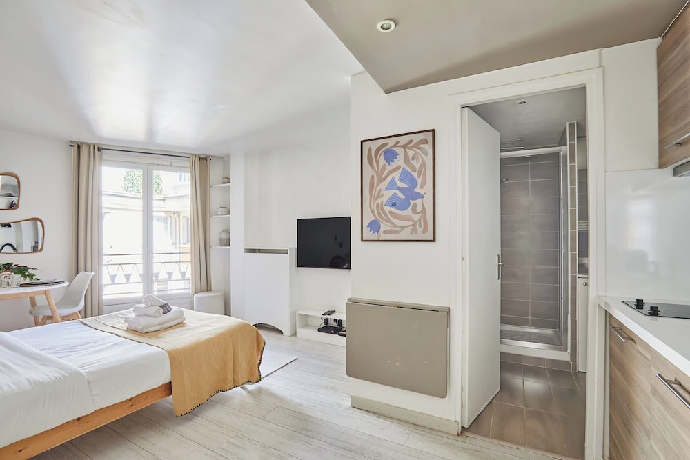 Apartment photo 2
