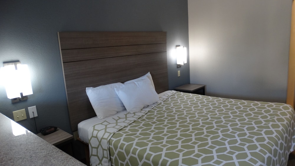 Standard Room, 1 King Bed, Non Smoking photo 1