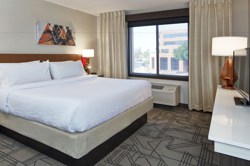 Suite, 1 Bedroom - Photo 2