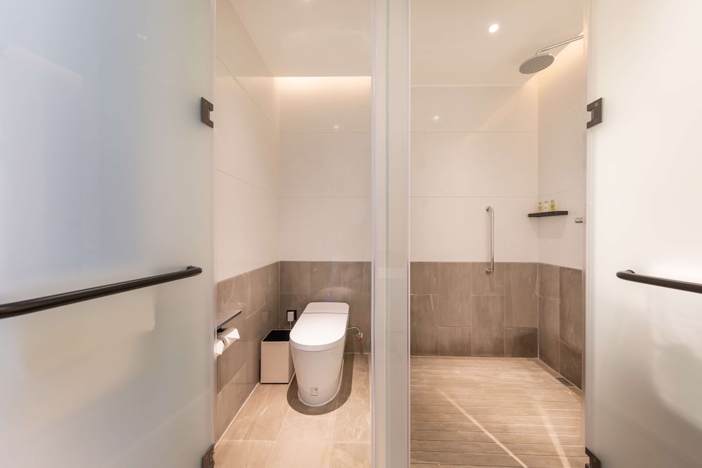 Suite, 1 Bedroom thumbnail 5