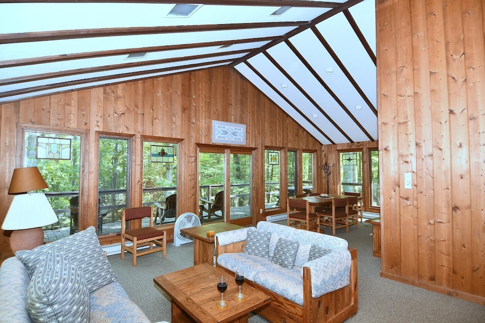 Classic House, 2 Queen Beds (Haven Home) photo 3