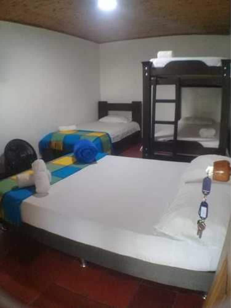 Standard Quadruple Room, Multiple Beds, Non Smoking