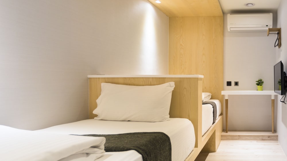 Standard Twin Room, No Windows photo 1
