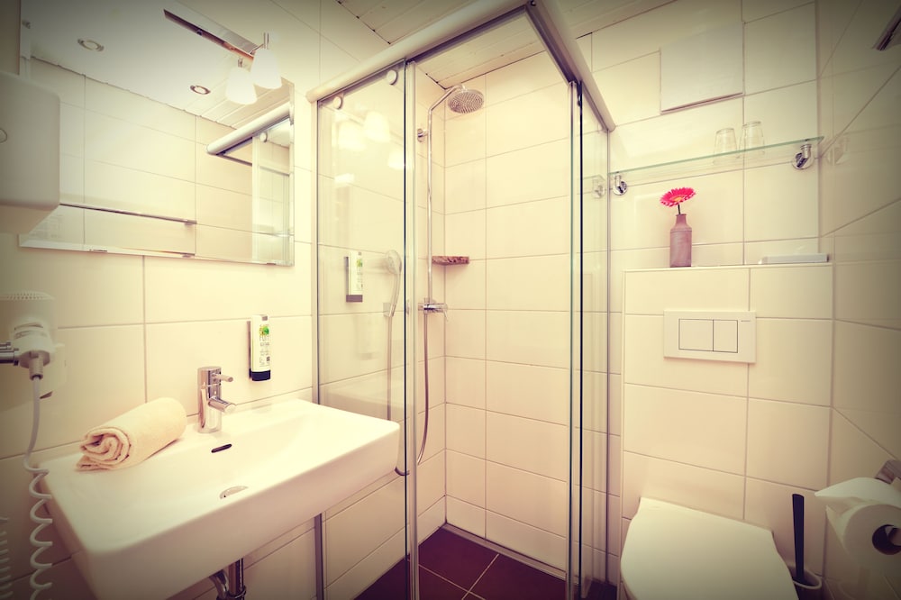Basic Single Room photo 2