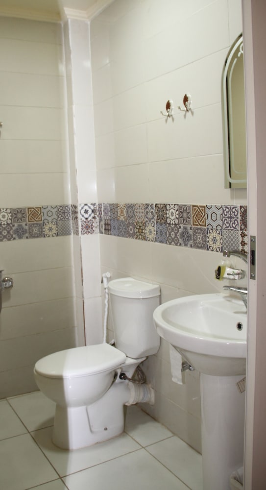 Twin Room, 2 Twin Beds, Private Bathroom - Photo 15