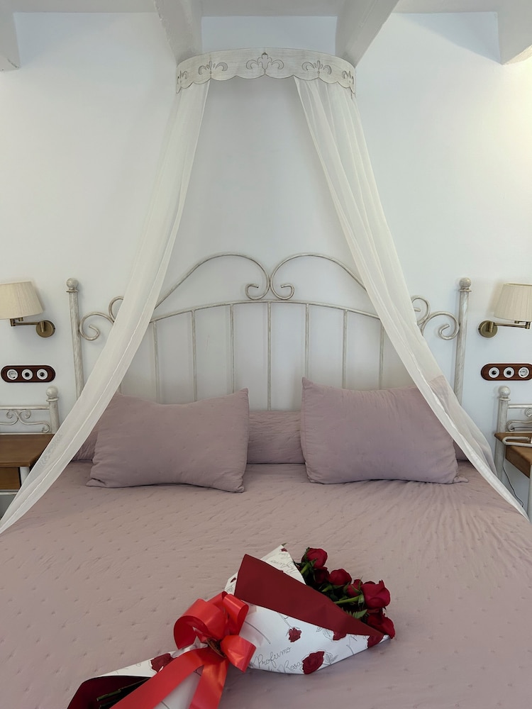 Deluxe Double or Twin Room - Photo 8
