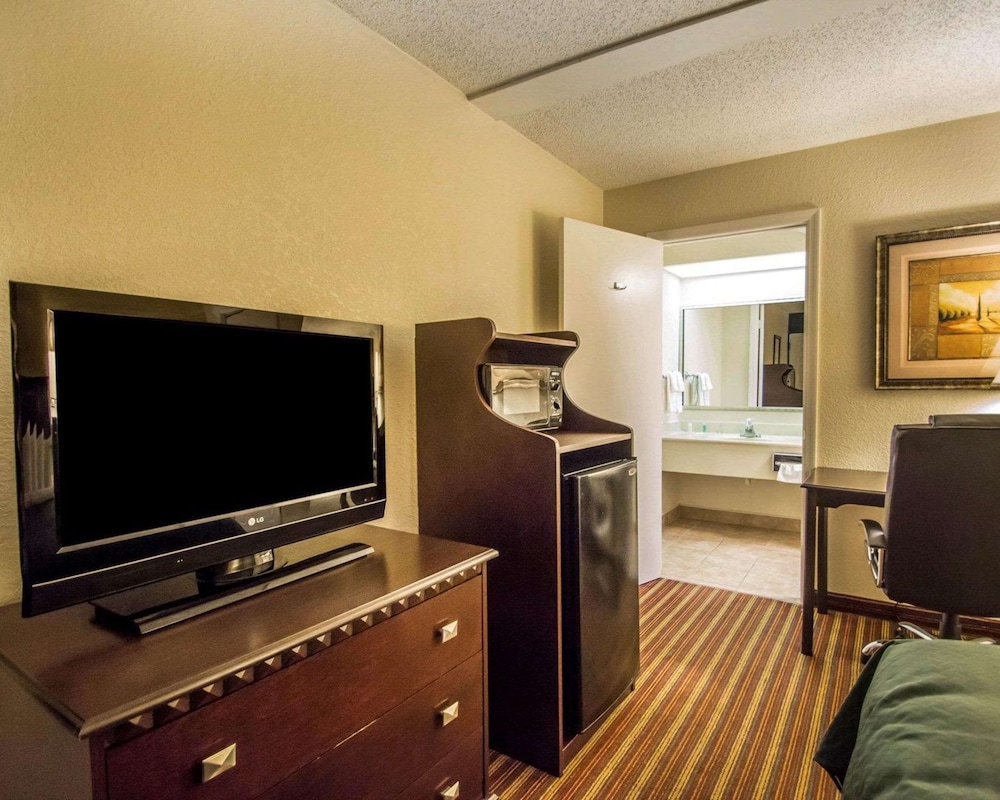 Room, 1 Queen Bed, Non Smoking - Photo 4