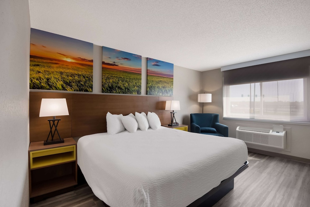 Standard Room, 1 King Bed - Photo 1