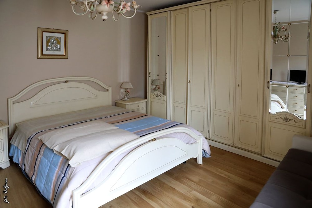 Triple Room, 1 Queen Bed with Sofa bed (Eleonora d'Angiò) photo 3