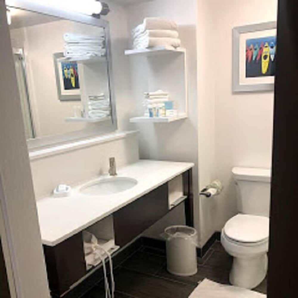 Room, 2 Queen Beds, Accessible, Non Smoking (Hearing & Rollin Shower) photo 3