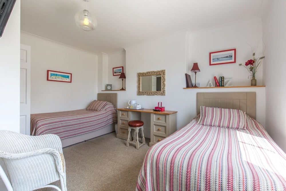 Twin Room (Arch House)
