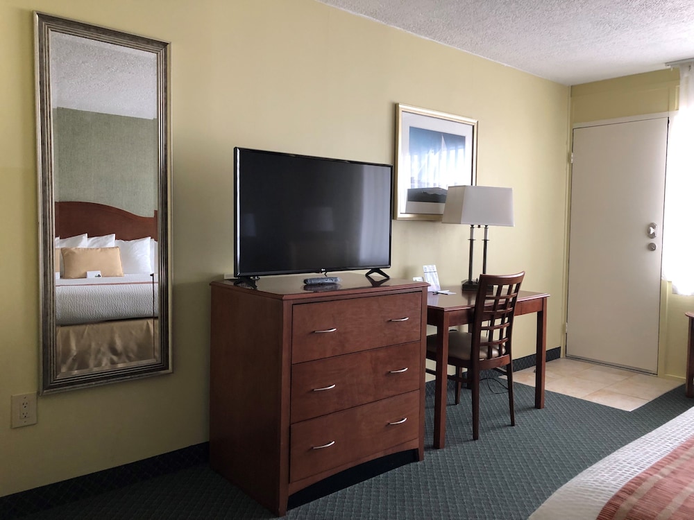 Standard Room, 2 Double Beds, Non Smoking photo 2