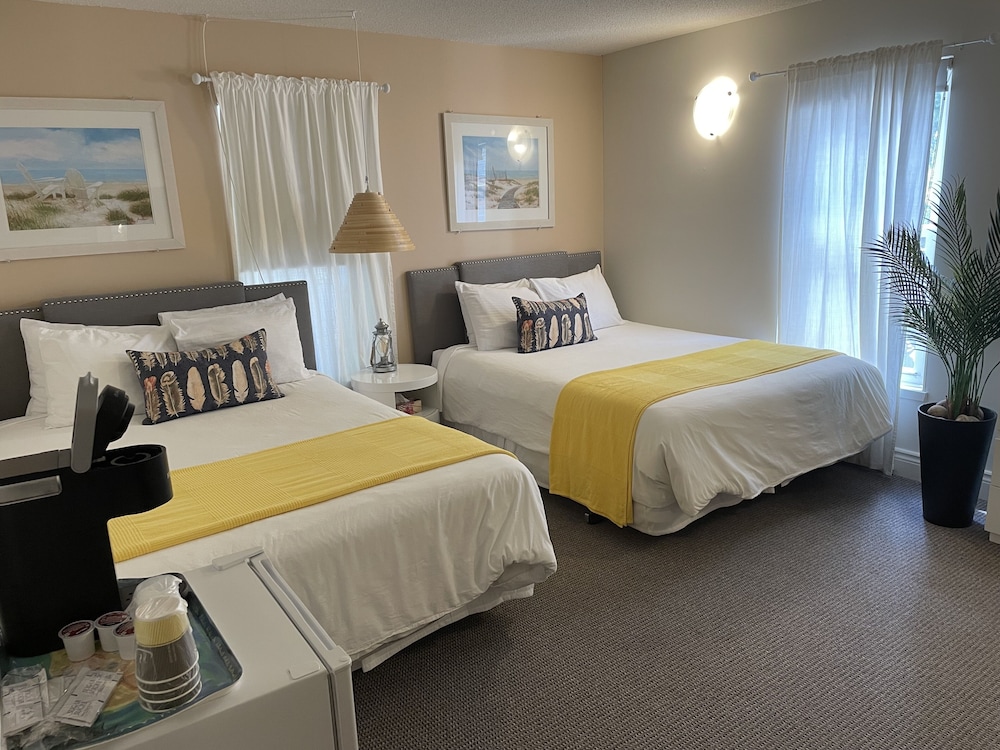 Standard Room, 2 Queen Beds, Ground Floor (101) photo 2
