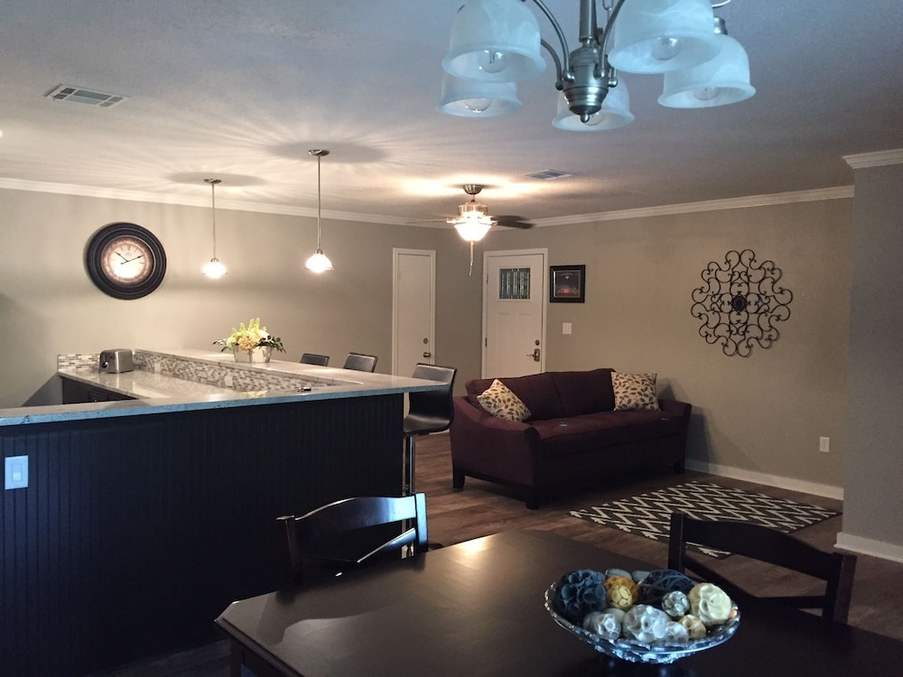 Unit B - Condo, 2 Bedrooms, 2 Bath, 1 King, 1 Queen, and Sofa Bed - River View photo 3