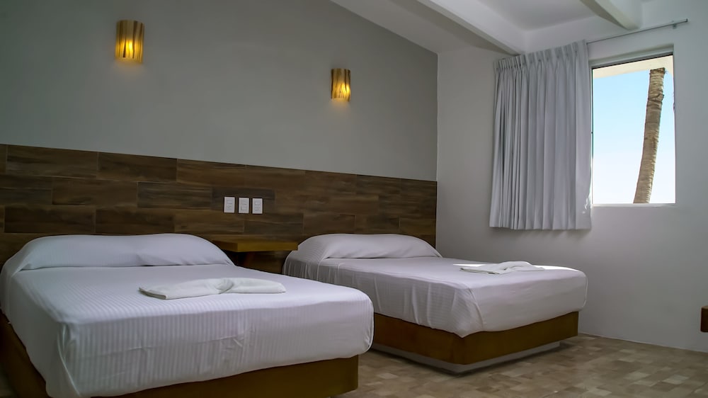 Standard Room, 2 Double Beds, Partial Ocean View