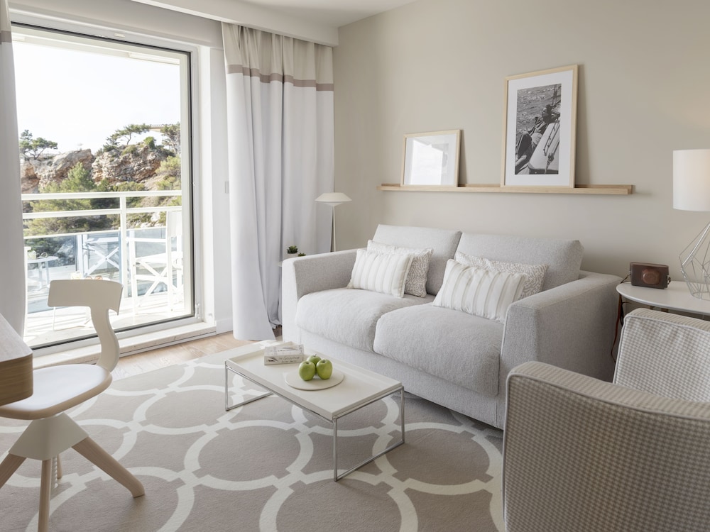 Junior Suite Return Transfer Included