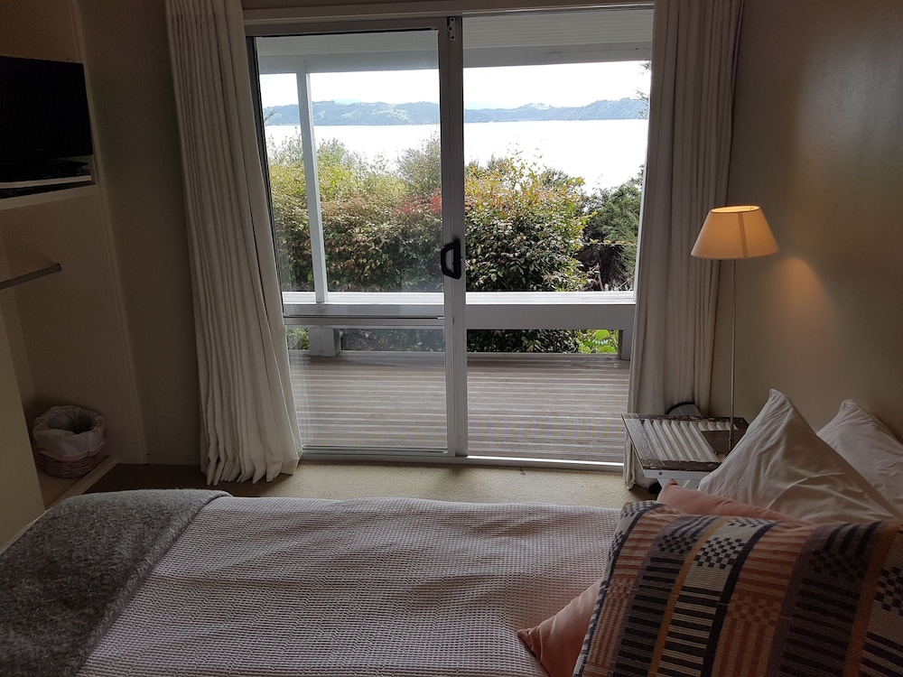 Standard Room, 1 Queen Bed, Balcony, Ocean View photo 1