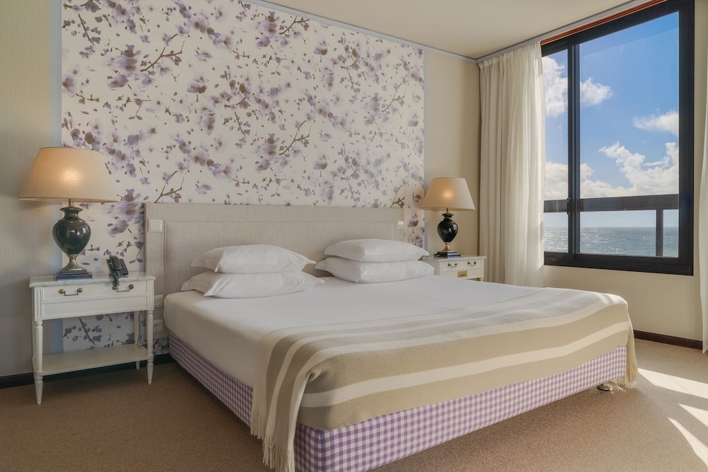 Suite, 1 Queen Bed, Sea View - Photo 2