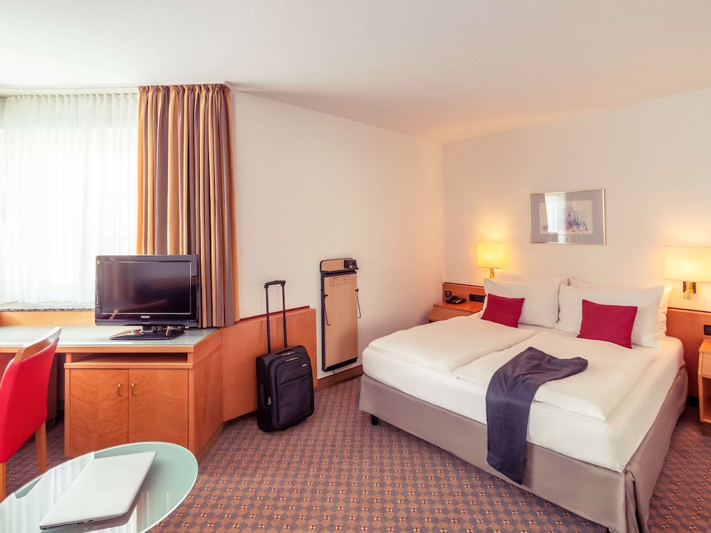 Privilege, Room, 1 Queen Bed - Photo 3