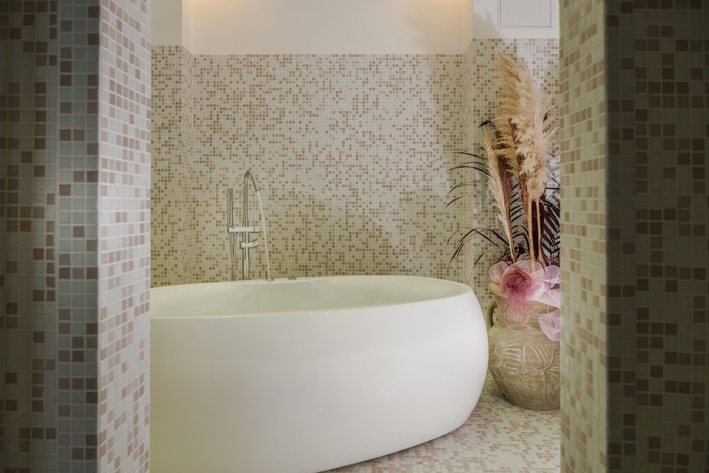 Suite - Photo 7