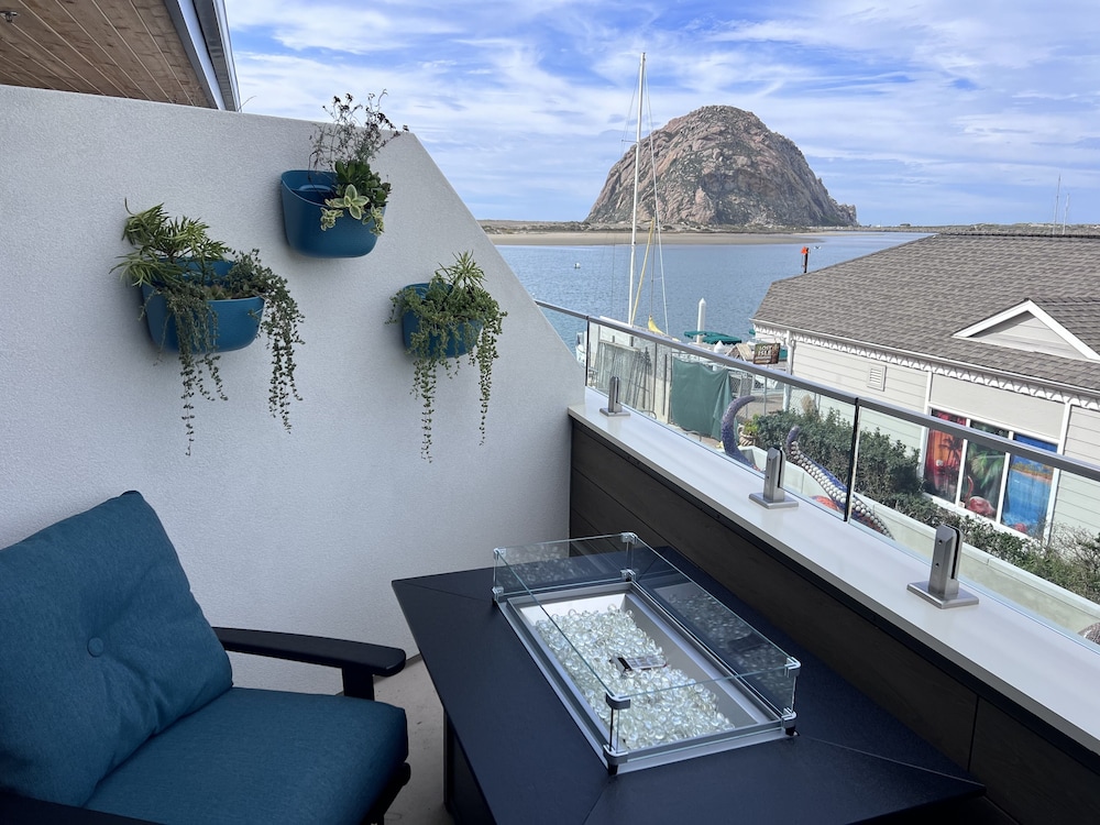 Signature Room, 1 King Bed, Balcony, Ocean View