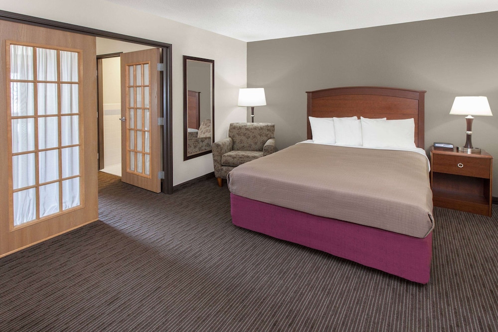 Suite, Multiple Beds, Non Smoking (Two-Bedroom Suite) photo 2