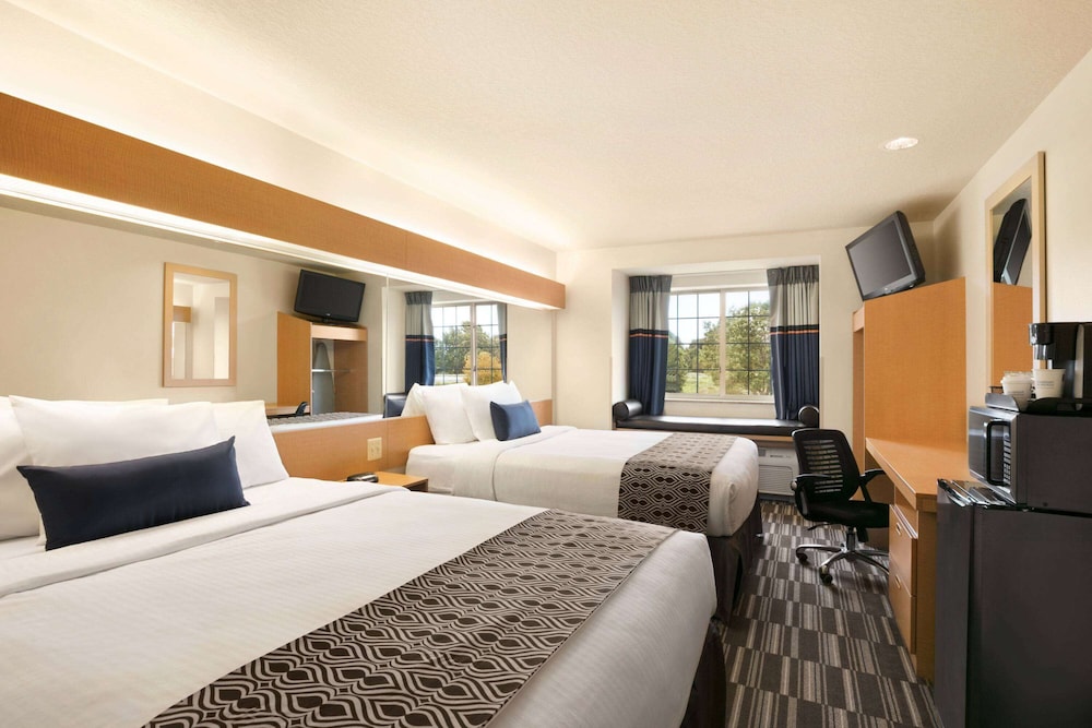 Room, 2 Queen Beds, Accessible, Non Smoking - Photo 1