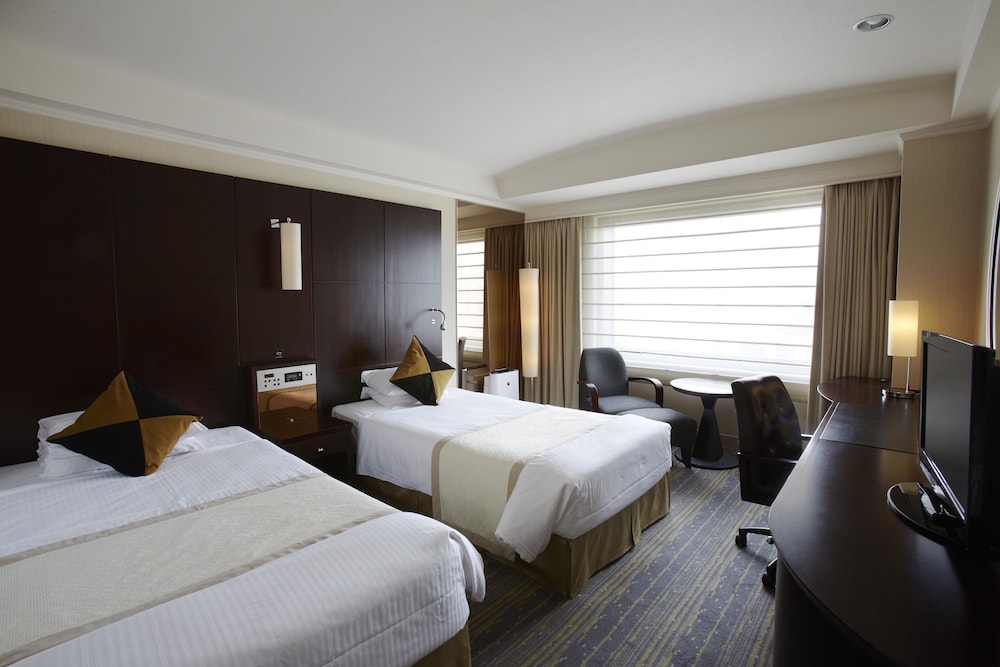 Executive Floor Standard Twin Room, No Smoking (Higher Floor, Breakfast & Executive Lounge Access) - Photo 1