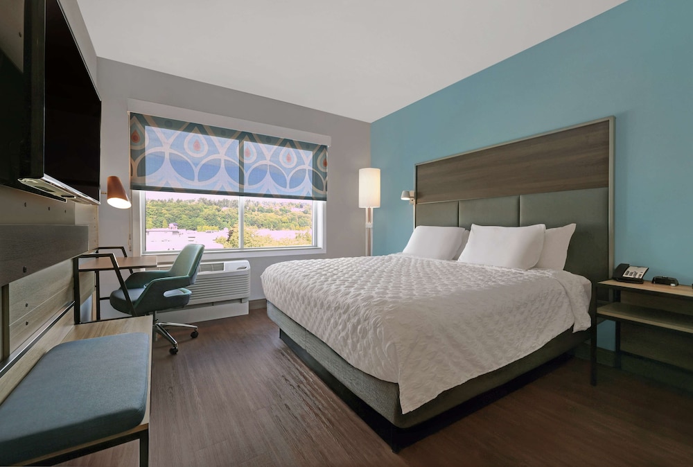Room, 1 King Bed, Accessible (Hearing) - Photo 2