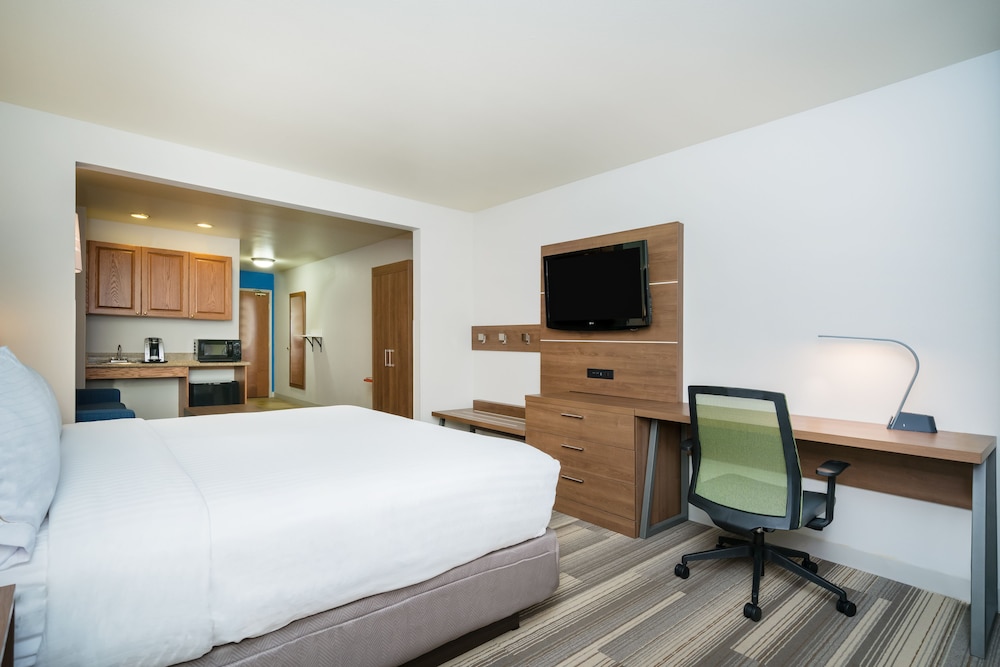Suite, 1 King Bed with Sofa bed, Accessible (Communication, Accessible Tub) - Photo 1