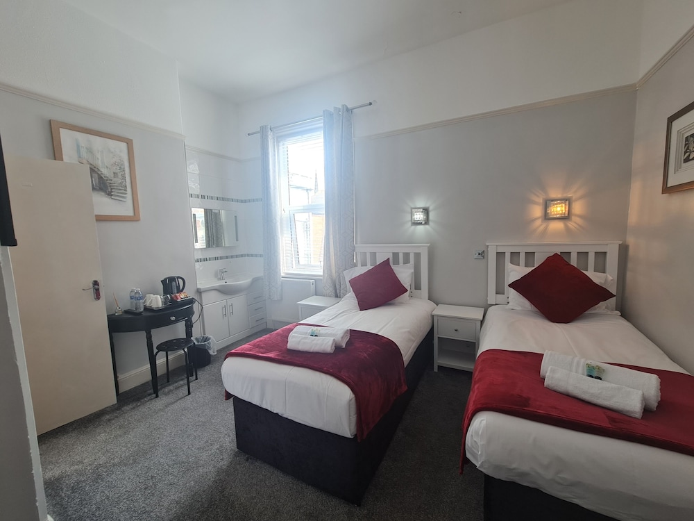Room 4- First Floor Twin/King En-suite
