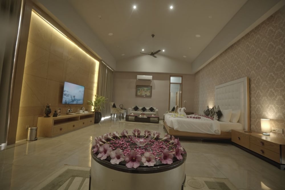 Luxury Villa photo 1
