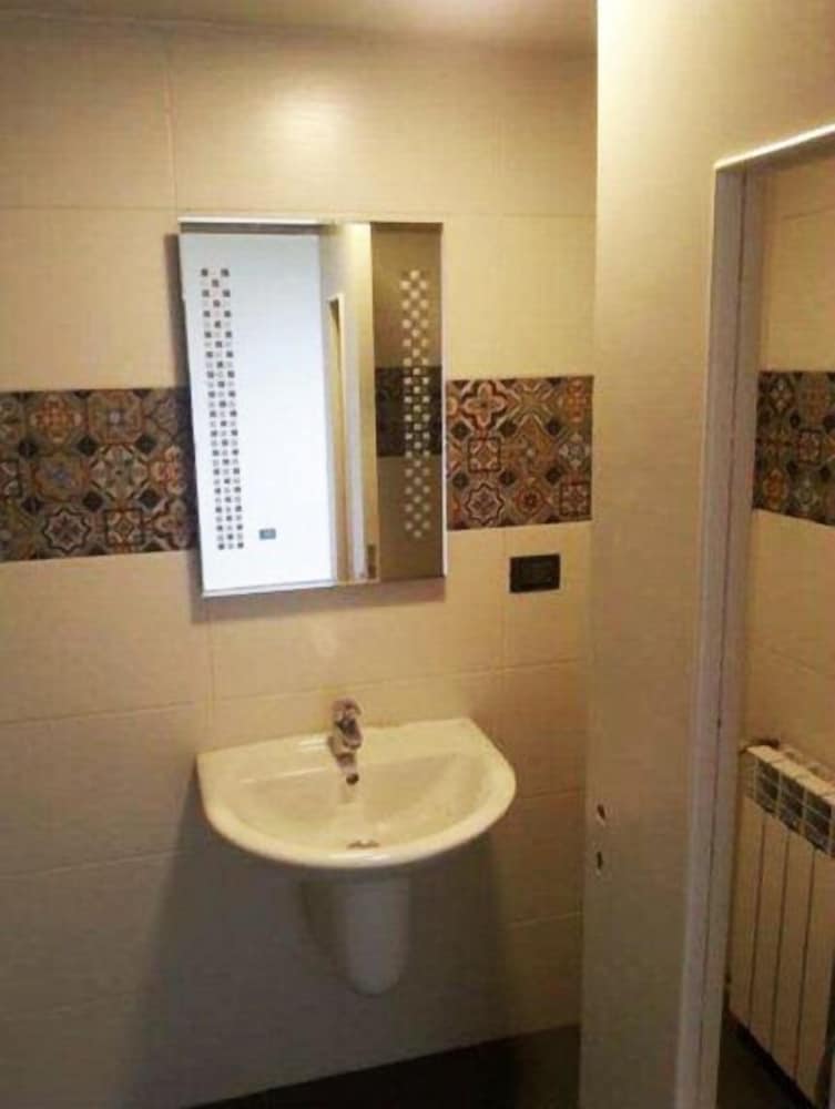 Double Room (Tyre) photo 2