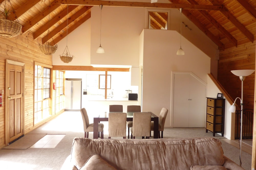 Classic Cottage, 2 Bedrooms, Vineyard View photo 1