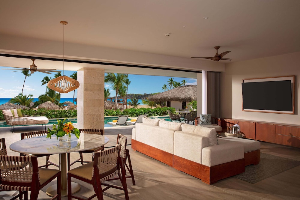 Preferred Club Presidential Suite Swim Out Ocean Front