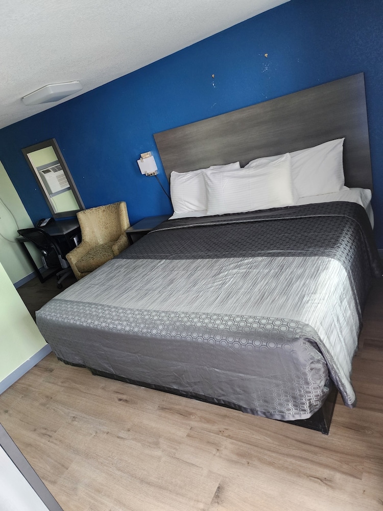 Single Room, 1 King Bed, Non Smoking photo 1