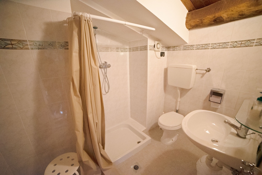 Double Room, 1 Queen Bed photo 3