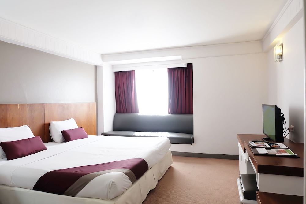 Deluxe Room - Photo 13