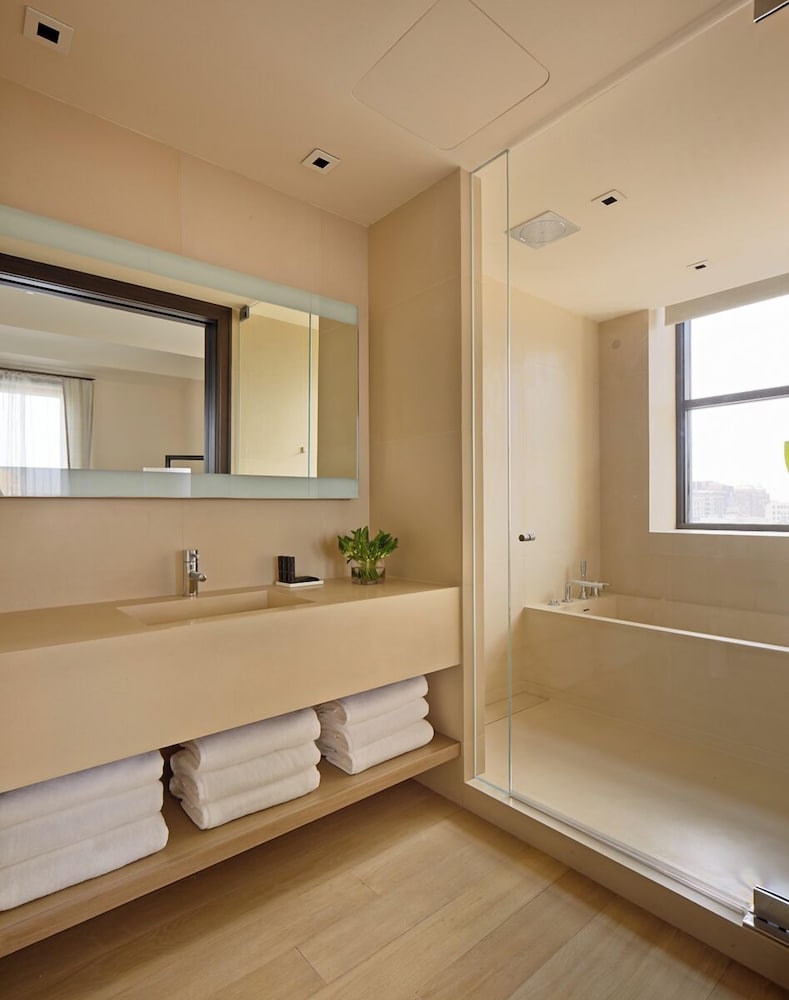 Suite (Madison Suite)