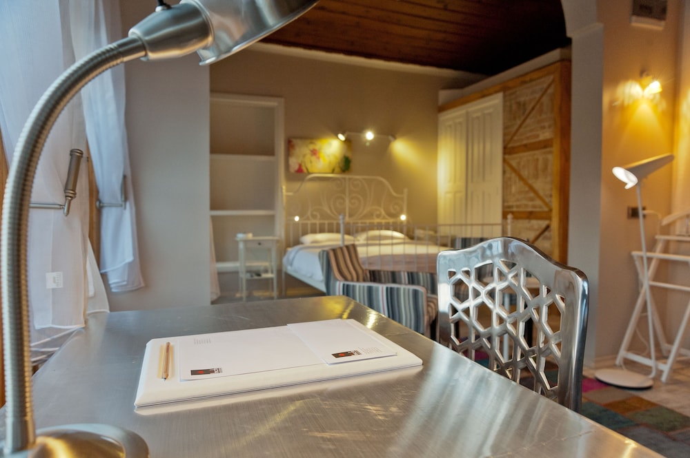 Suite (Single) photo 3