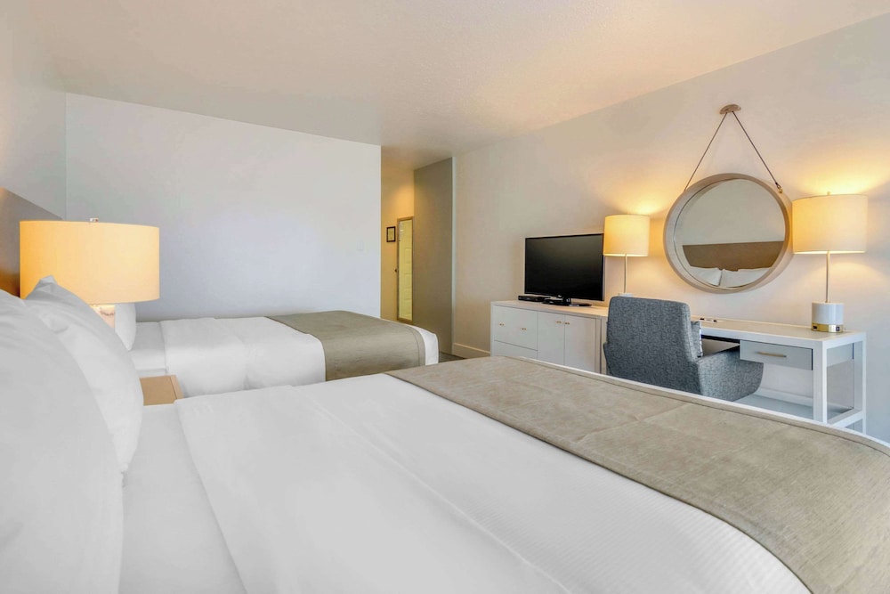 2 Queen Beds, Ocean View, Non Smoking photo 1
