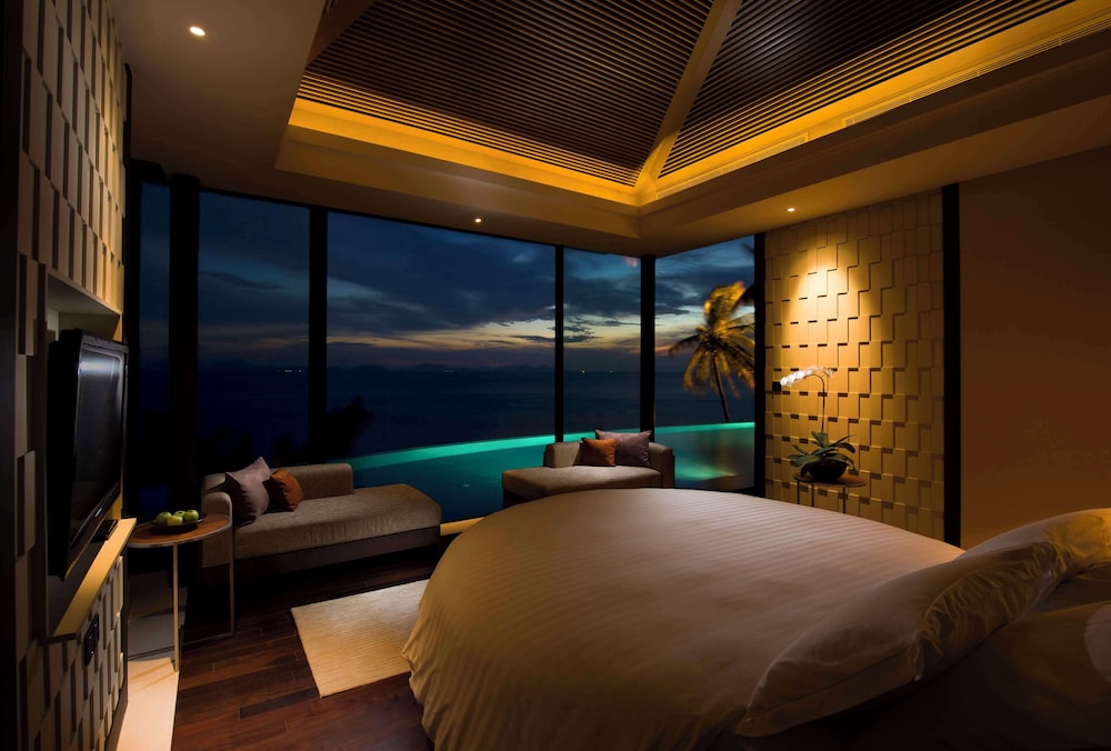 1-Bedroom Conrad Royal Oceanview Pool Villa - Photo 6