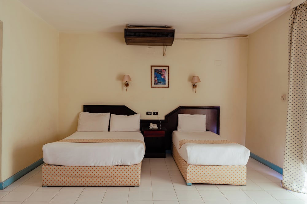 Basic Double or Twin Room, Balcony, Pool View