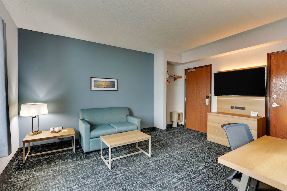 Deluxe Studio Suite, 1 king bed, kitchette, balcony, beachside