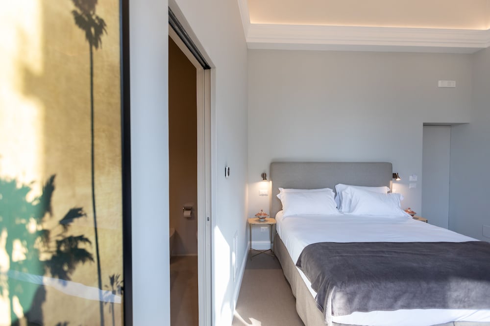 Deluxe Room, City View photo 3