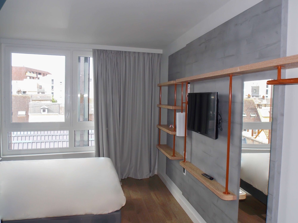 Standard Room, Multiple Beds - Photo 5